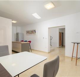 4 bedroom villa bedroom with pool, Svetvinčenat, Istria, sleeps 8